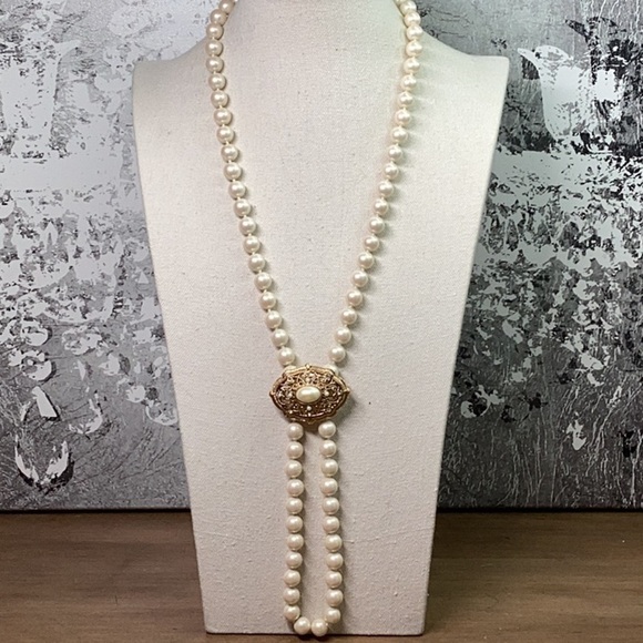 Cream Faux Pearl Necklace with Gold Crystal Brooch - Picture 1 of 4